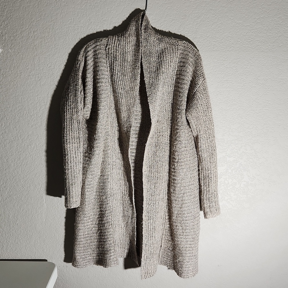 En Creme Cardigan Sweater Womens Size L Knit Tan ish has some fuzzies